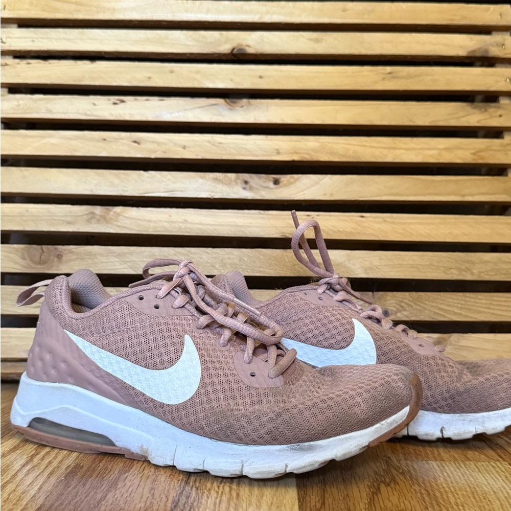 Nike Brown and White Sneakers Modern Athletic Design